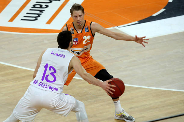 以及他在场 以及他在场