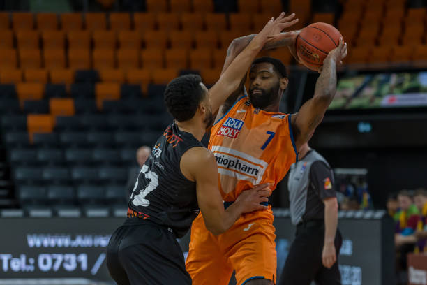 舆论压力而 舆论压力而