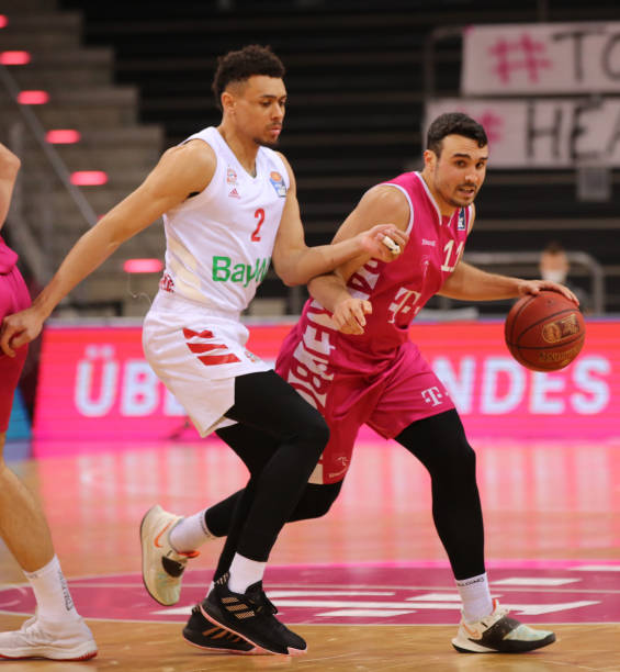 常呈现胶着 常呈现胶着